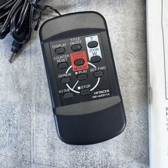 Hitachi VM-E575LE Video Camera - Picture 16 of 16